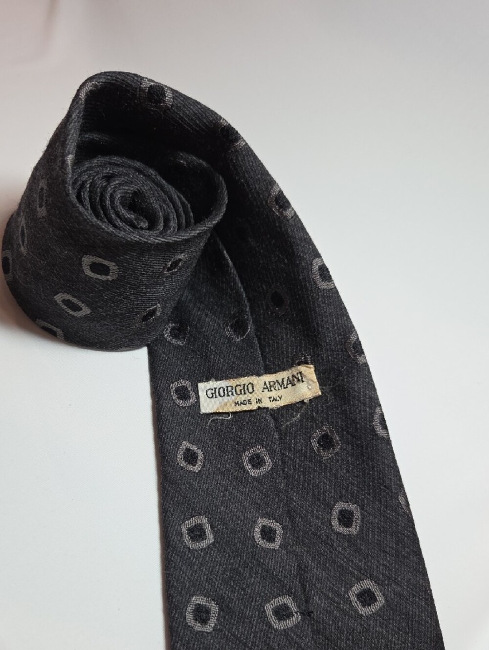 Giorgio Armani Men's Wool/Silk Blend  VTG Tie W/ Gray/Black Dot Pattern 3.5x56"